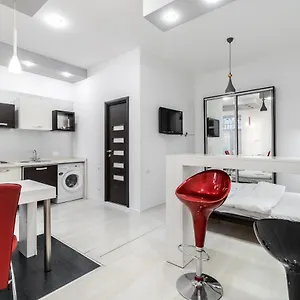 Апартаменты Black And Red Squares, Львов